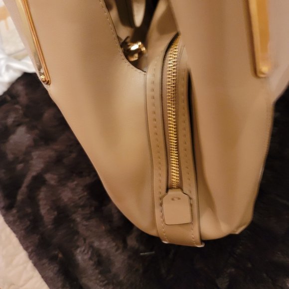 Coach - Picture 12 of 12